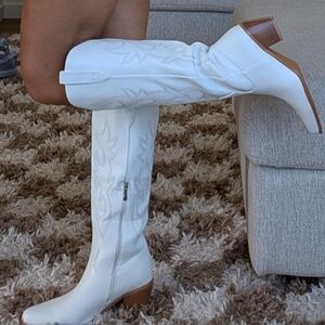 Knee High White Cowgirl Boots 7